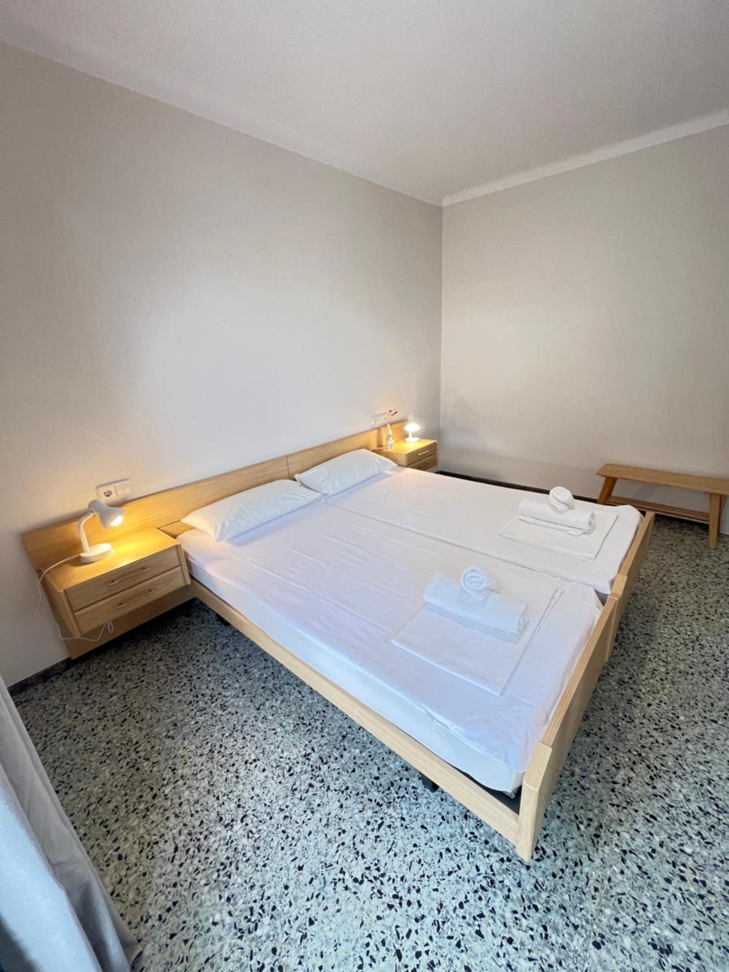 3 Apartment, 500m To Beach, Swimming Pool, Terrace * Roses
